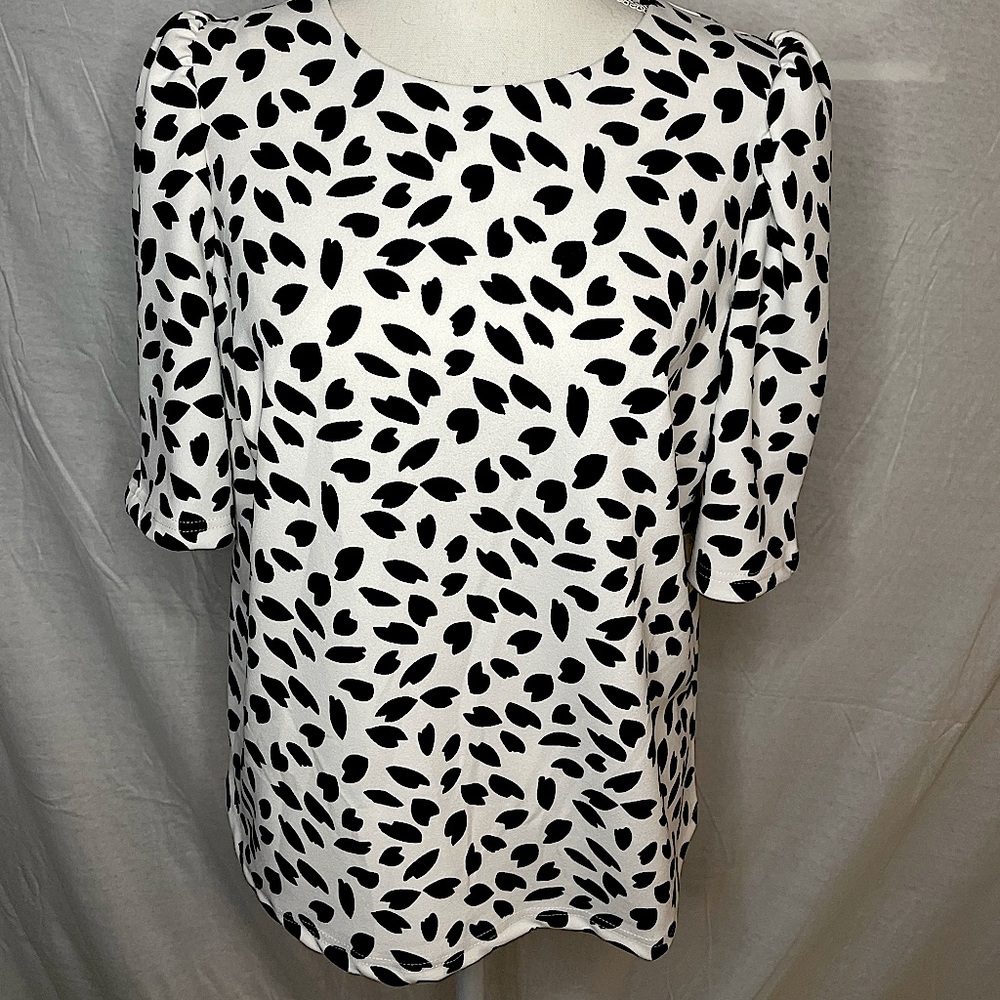 Black and White Pattern Blouse With Puffy Sleeves